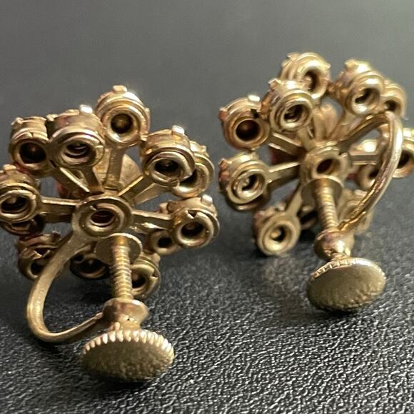 Pair Midcentury Pink Rhinestone & Goldtone Riveted Screw Back‎ Clip on Earrings - Picture 3 of 6